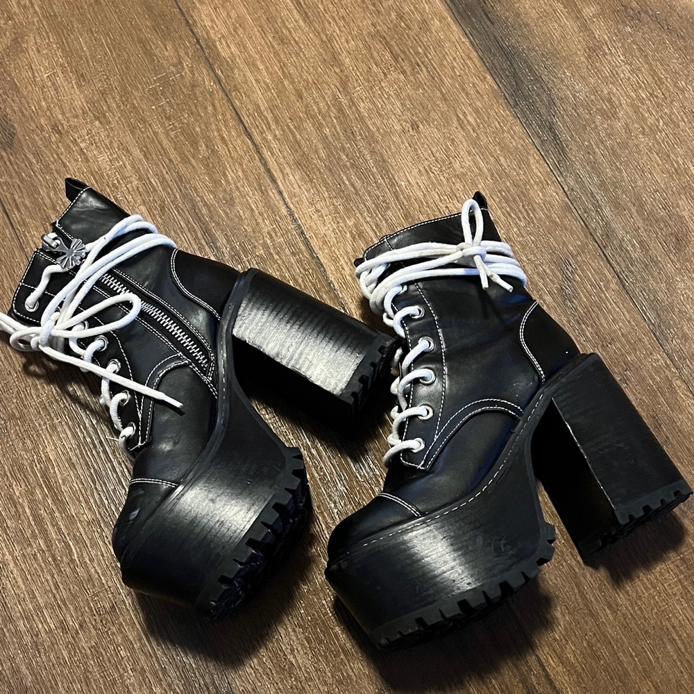 Dalia Black Platform Lace-Up Ankle Boots - Women size 7 - Picture 2 of 10